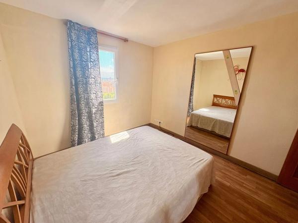 Apartment for sale in  Calle Pintor Pedro Camacho, Alicante photo 4