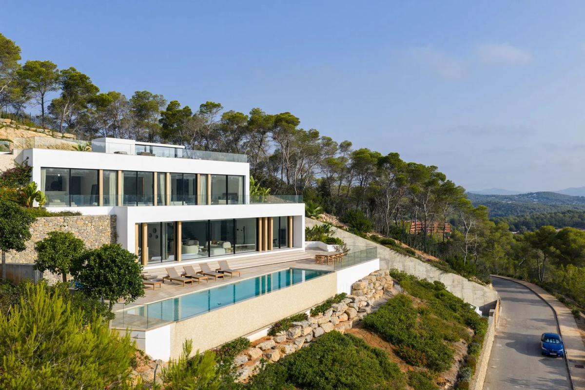 Obra nueva Villa Roca Lisa en Santa Eulalia del Río (Revista) photo 1