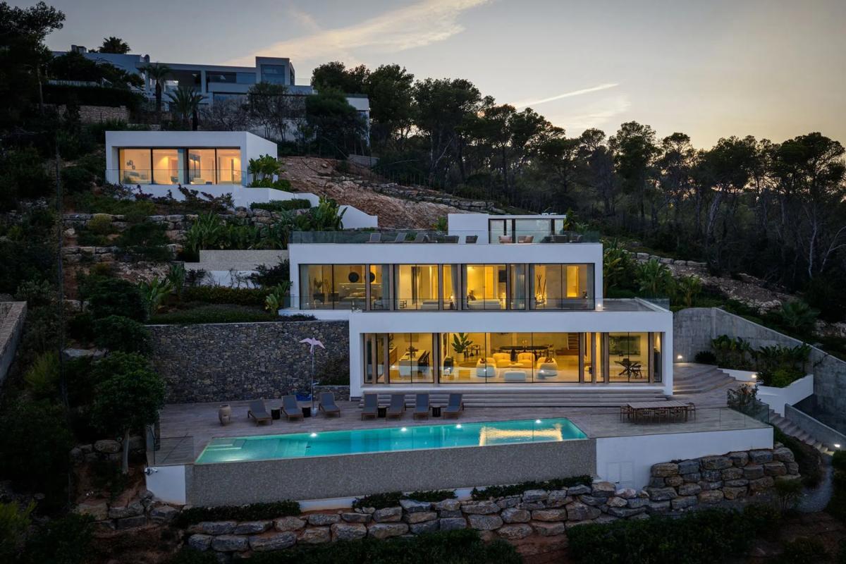 Obra nueva Villa Roca Lisa en Santa Eulalia del Río (Revista) photo 2