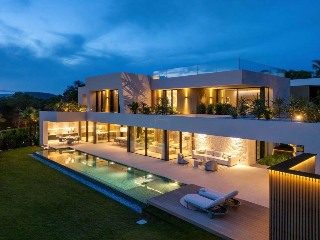 Obra nueva villa en la bahía de Cap Falcó en Calvià (Revista) photo 2