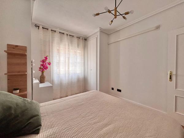 Piso en venta en CL VILLA MADRID, Torrevieja
photo 1