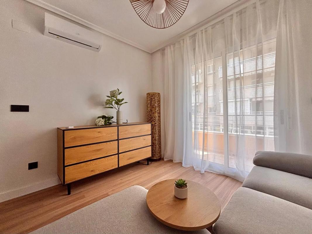 Venta de piso en CL VILLA MADRID, Torrevieja
photo 2