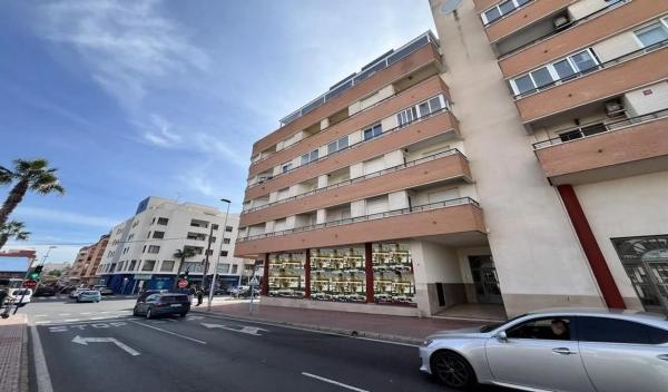 Piso en venta en Barrio El Molino, Torrevieja
 photo 1