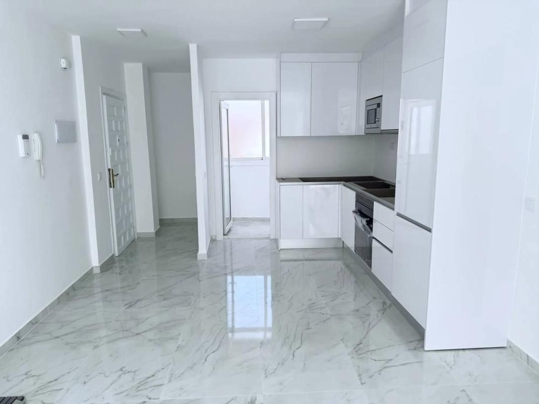 Venta de piso en Calle Urbano Arregui, Torrevieja
photo 3