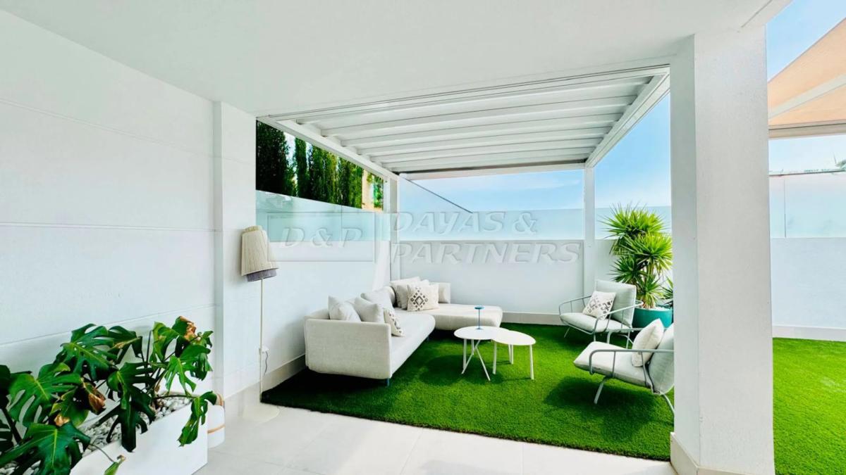 Venta de chalet adosado en  Barrio La Veleta , Torrevieja photo 4