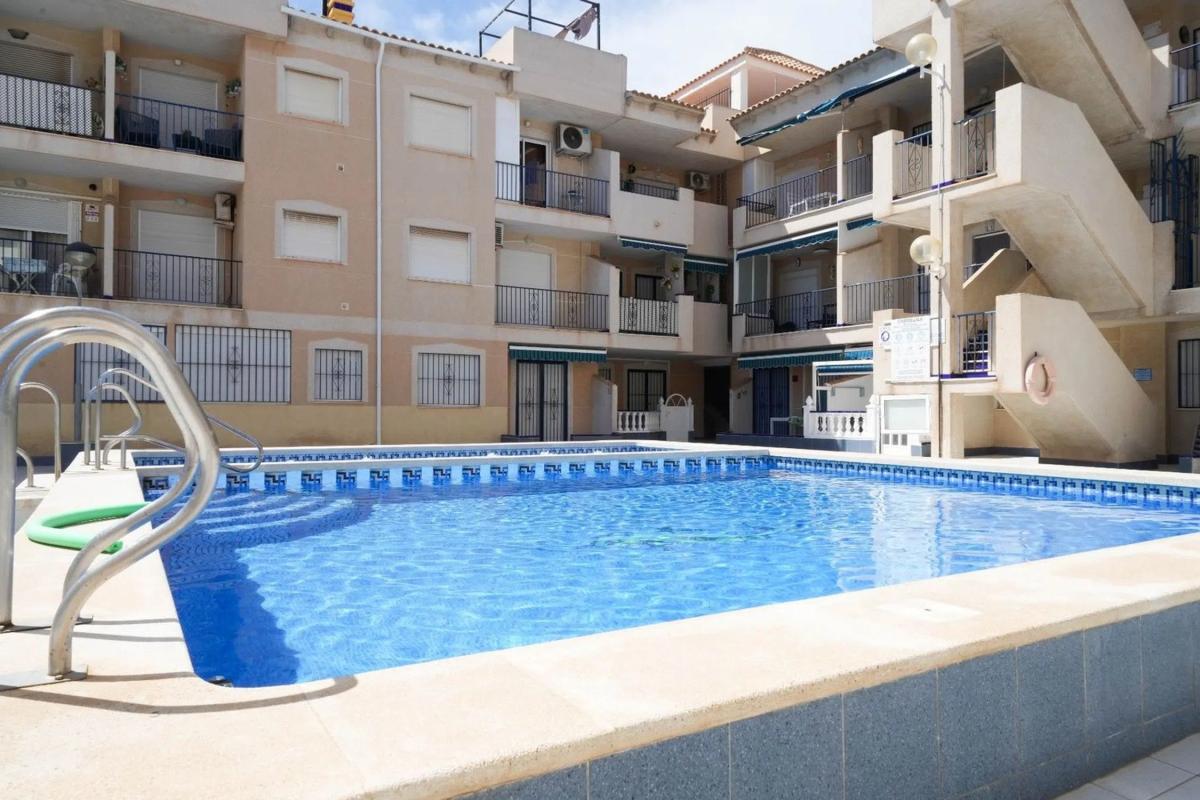 Venta de chalet adosado en  Barrio Playa de los Náufragos , Torrevieja photo 3