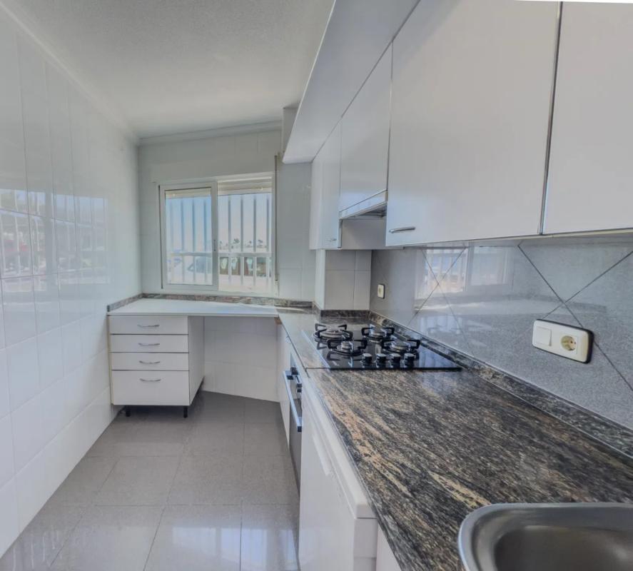 Venta de piso en Calle Montesinos, Torrevieja
 photo 3