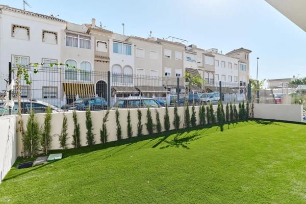 Apartment for sale in  Ramon Rubial, 3, Torrevieja photo 2