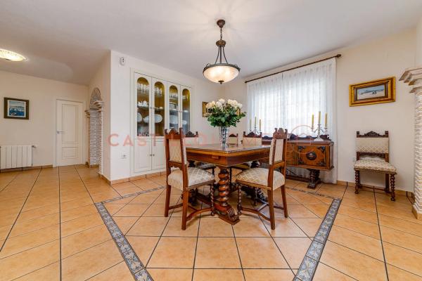 Chalet wolnostojący na sprzedaż w  Calle Mar Rojo, 1, Torrevieja photo 2
