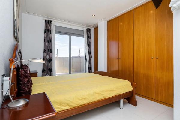 Ático en venta en CL SAN ANTONIO-MATA, 46, Torrevieja thumbnail 1