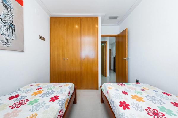 Ático en venta en CL SAN ANTONIO-MATA, 46, Torrevieja thumbnail 2