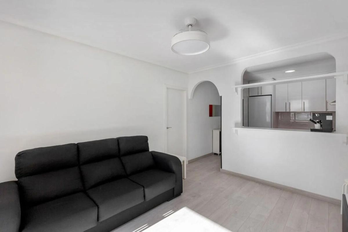 Venta de piso en Avenida Bélgica, Torrevieja
photo 1