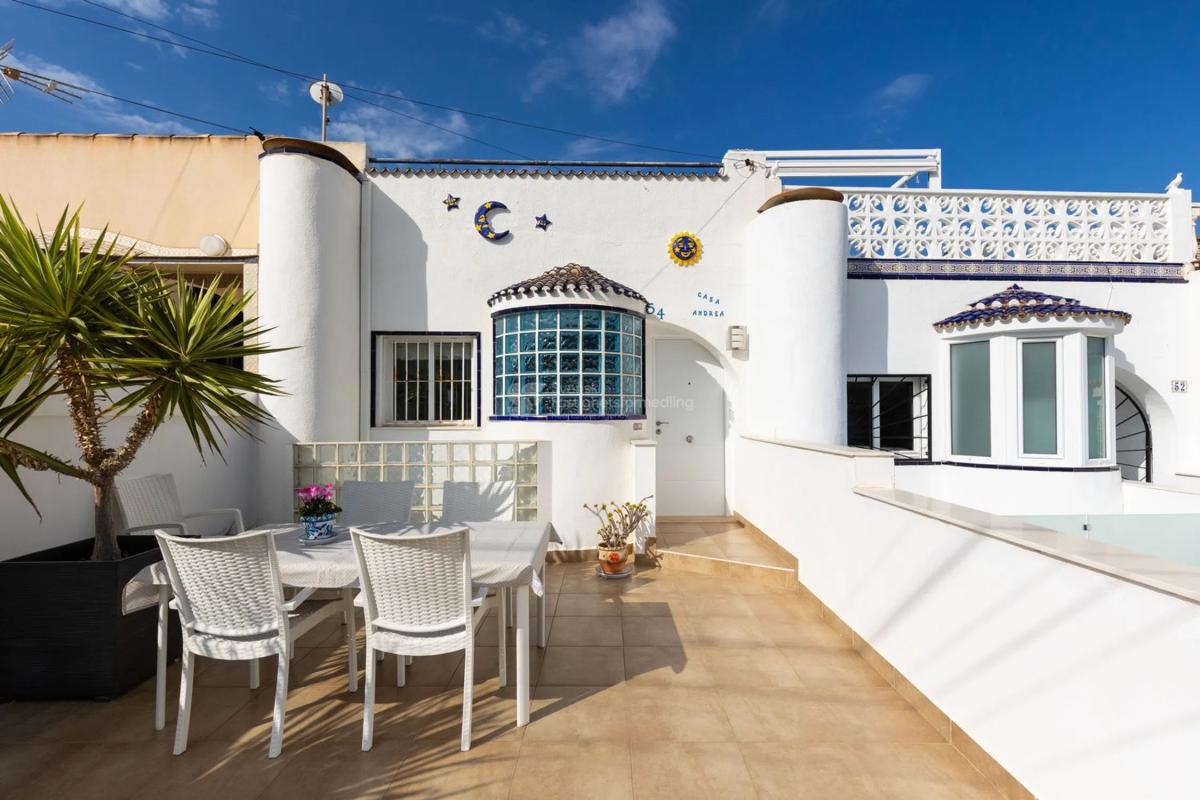 Venta de chalet adosado en  Calle Soria, 54 , Torrevieja photo 2