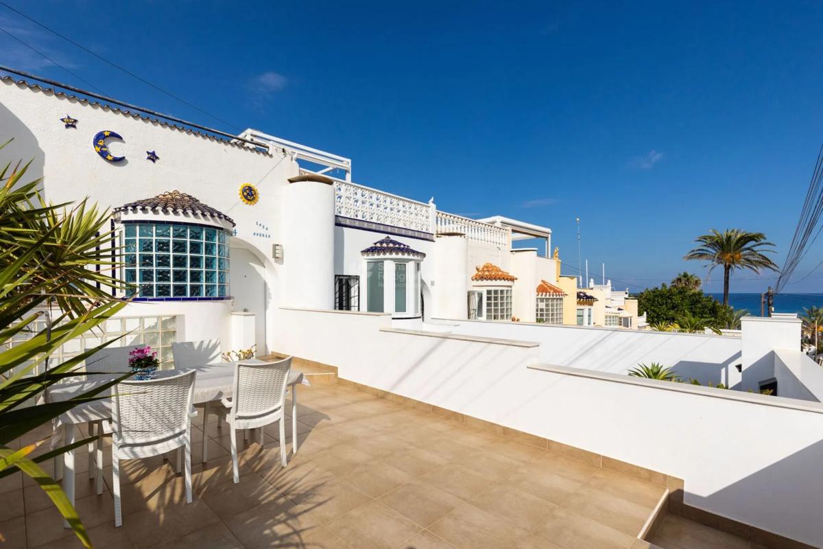 Venta de chalet adosado en  Calle Soria, 54 , Torrevieja photo 3