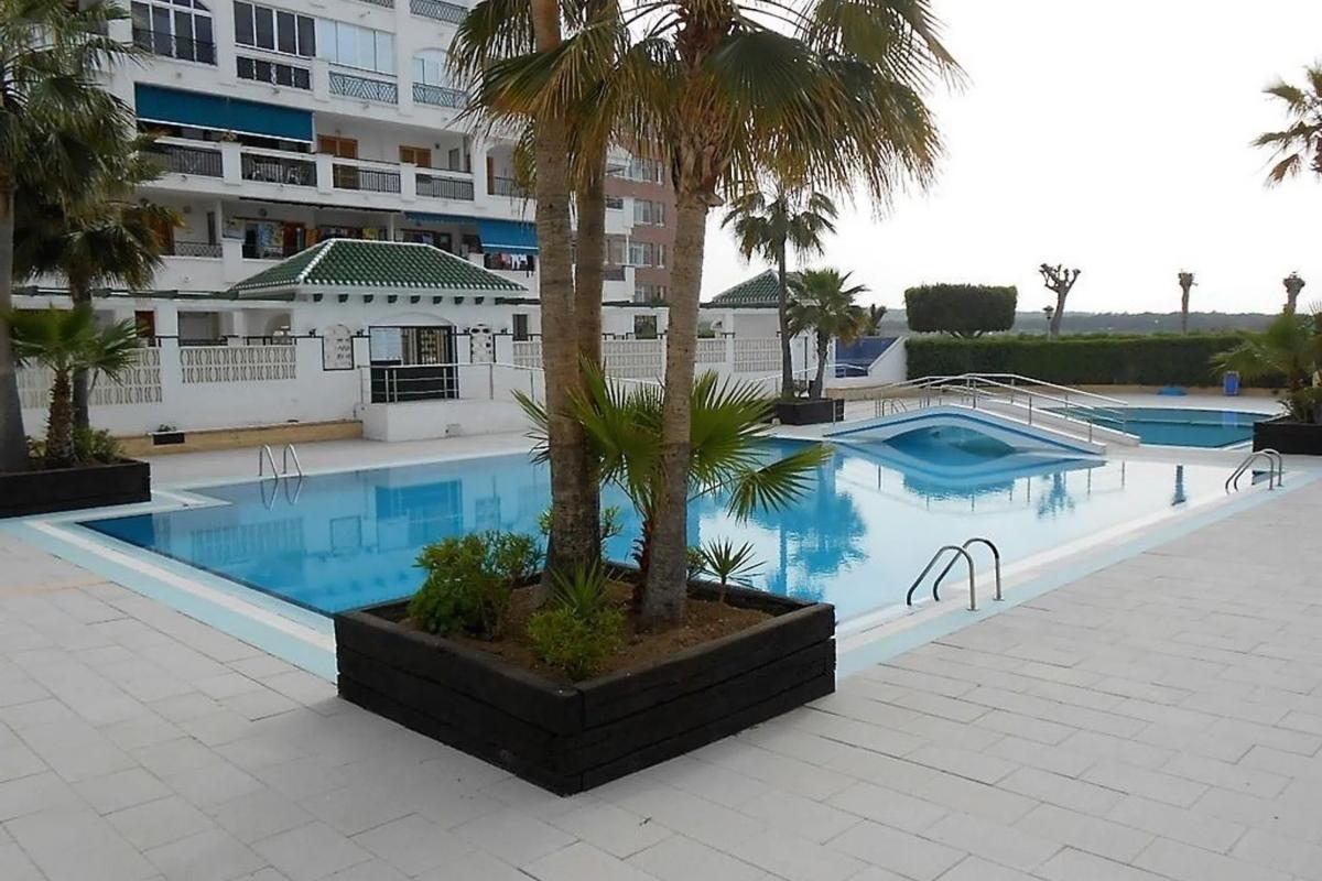 Venta de piso en Avenida Suiza, 1, Torrevieja
photo 1