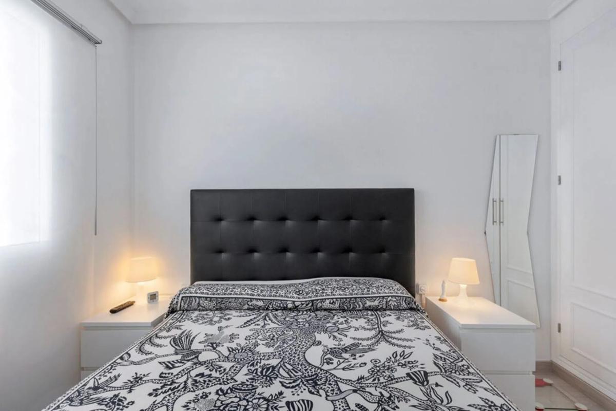 Venta de piso en Avenida Bélgica, 12 -16, Torrevieja
photo 1