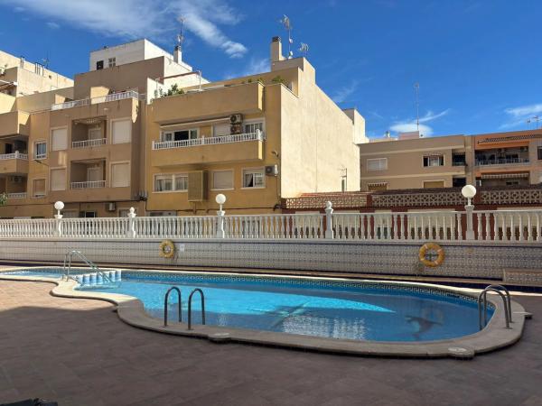 Piso en venta en Avenida Virgen del Carmen, Torrevieja
 photo 2
