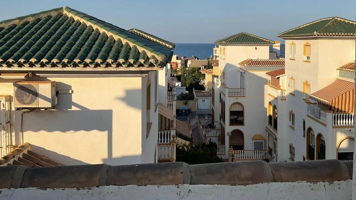 Duplex sale in Calle Geraneos, 1, Torrevieja photo 2
