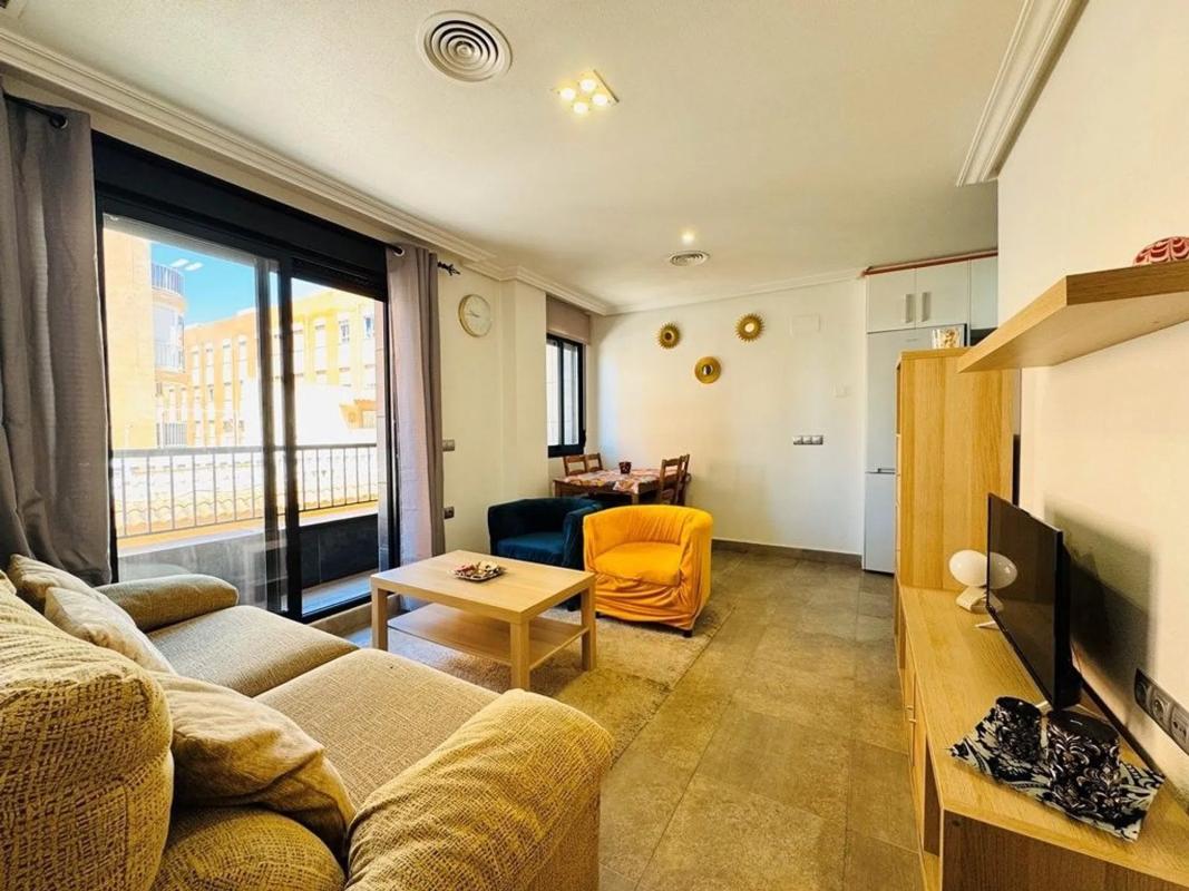Venta de piso en Avenida del Mediterráneo, Torrevieja
photo 1