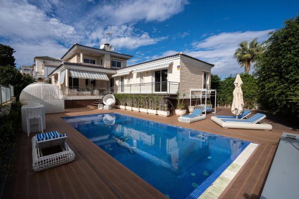 Chalet wolnostojący na sprzedaż w  Barrio Cañada del Molino, Torrevieja photo 1