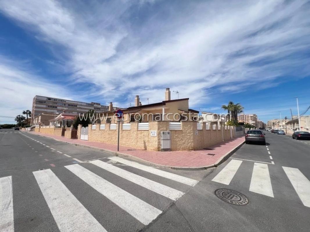 Venta de chalet independiente en Alemania, Torrevieja
photo 1