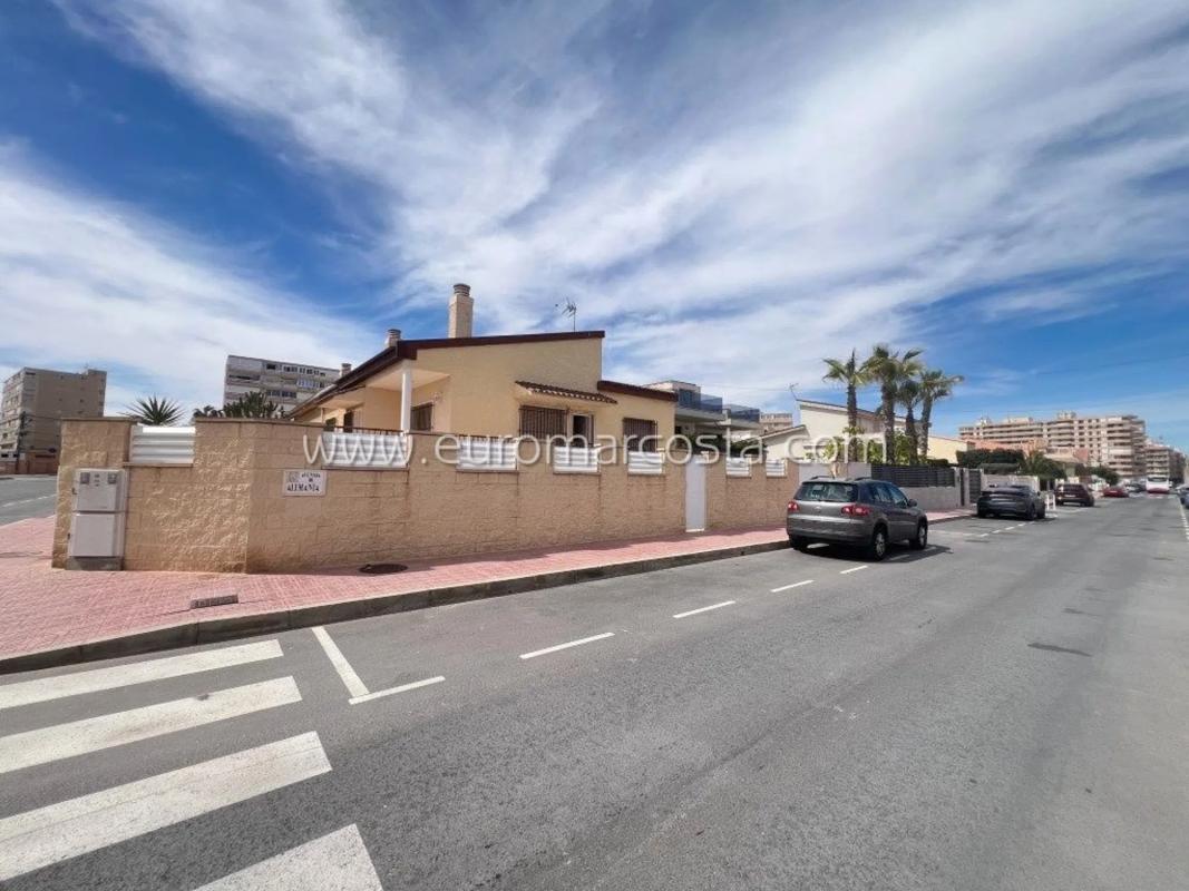 Venta de chalet independiente en Alemania, Torrevieja
photo 2