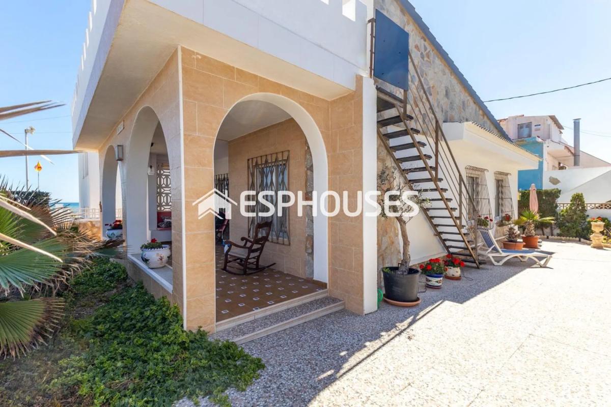Venta de chalet independiente en Barrio Los Europeos, Torrevieja
photo 2