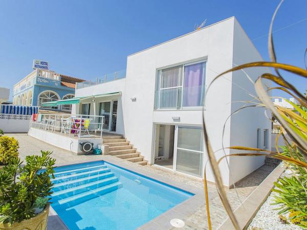 Chalet wolnostojący na sprzedaż w  Avenida Suiza, Torrevieja photo 3