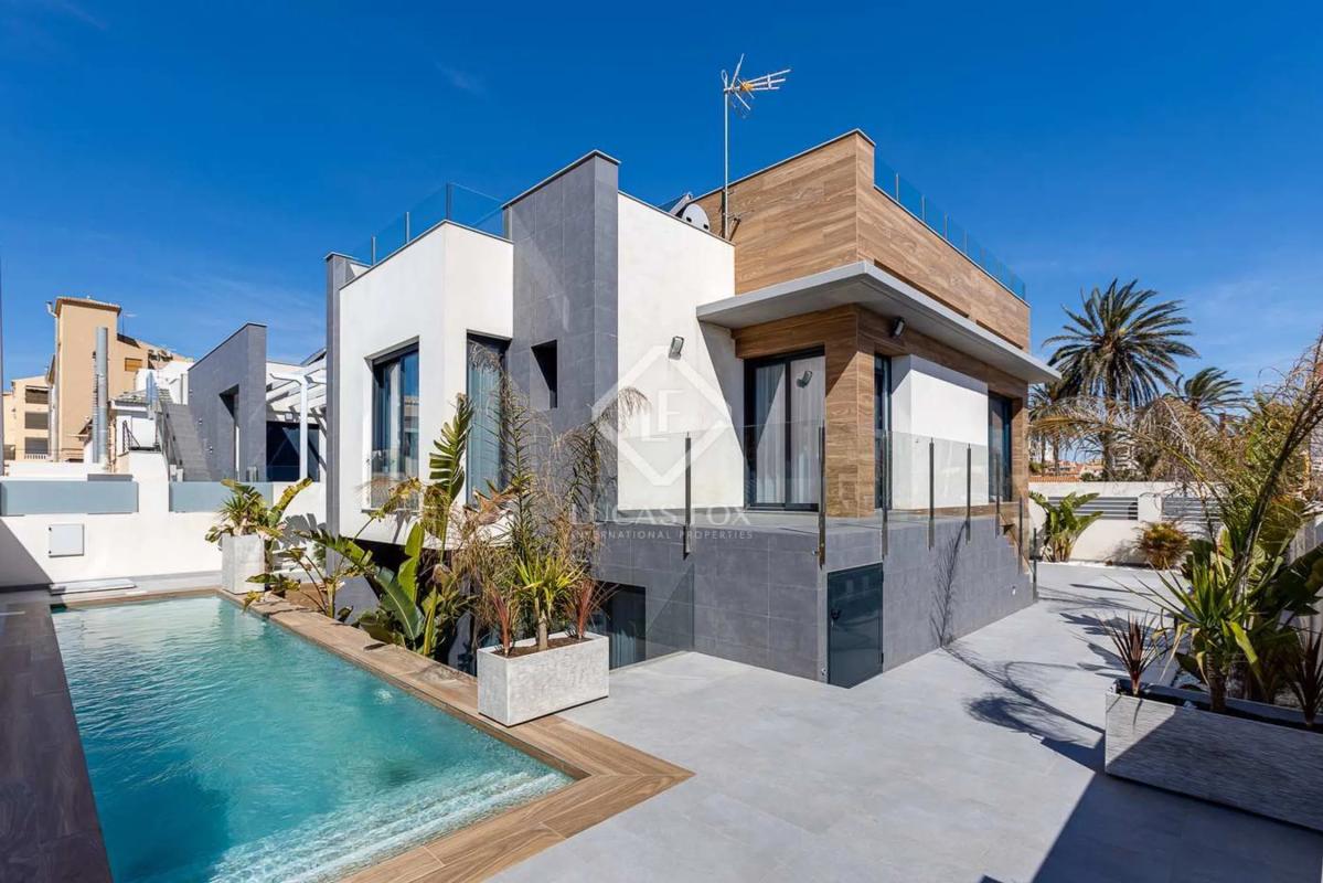 Venta de chalet independiente en Avenida de los Europeos, Torrevieja
photo 4