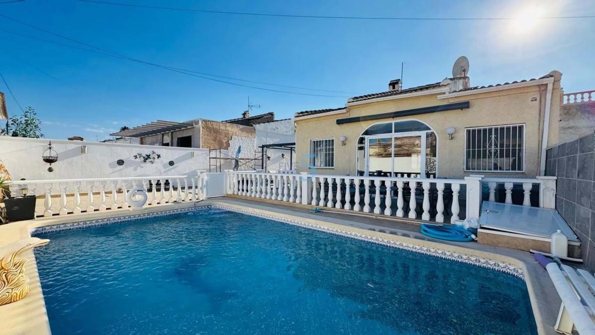 Venta de chalet independiente en Barrio La Siesta - El Salado - Torreta, Torrevieja
photo 2