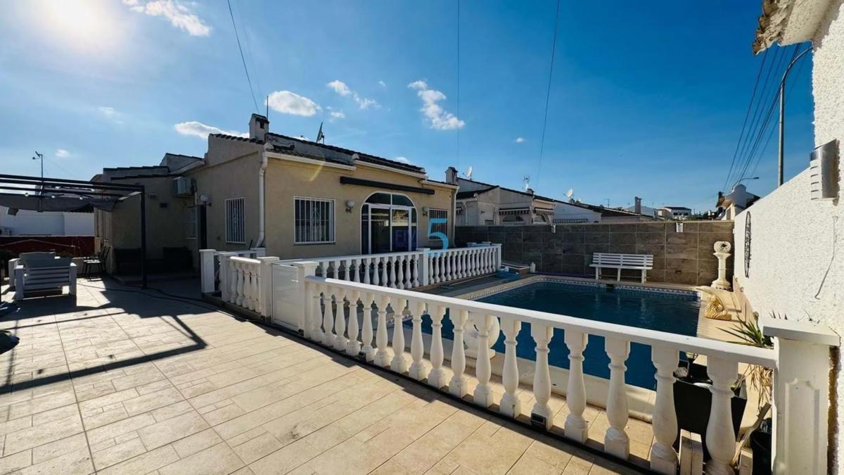 Venta de chalet independiente en Barrio La Siesta - El Salado - Torreta, Torrevieja
photo 3