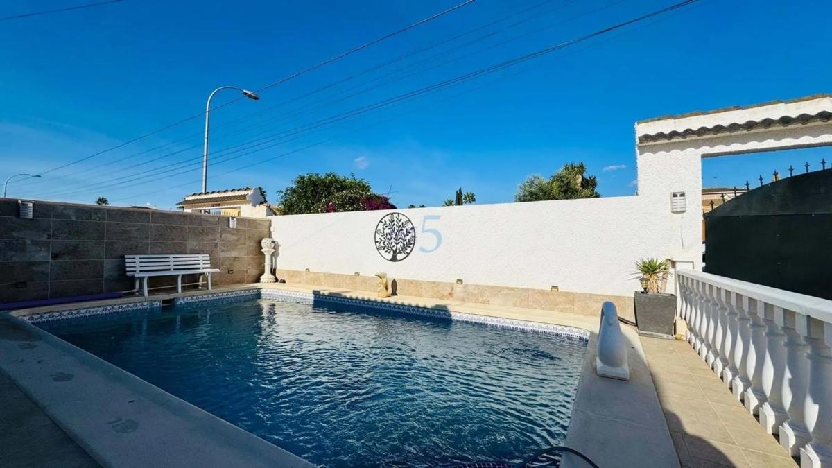 Venta de chalet independiente en Barrio La Siesta - El Salado - Torreta, Torrevieja
photo 4