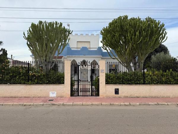 Chalet wolnostojący na sprzedaż w Calle Fernando de Rojas, 27, Torrevieja thumbnail 1
