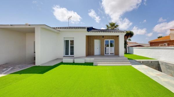 Chalet wolnostojący na sprzedaż w Avenida Baracaldo, Torrevieja thumbnail 2