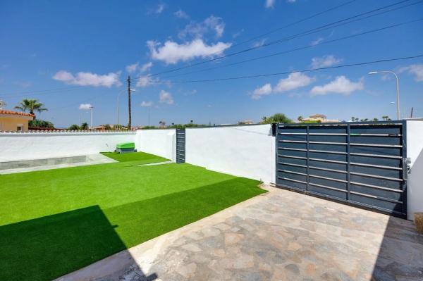 Chalet wolnostojący na sprzedaż w  Avenida Baracaldo, Torrevieja photo 4