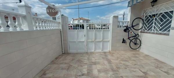 Chalet independiente en venta en Barrio La Siesta - El Salado - Torreta, Torrevieja
 photo 4