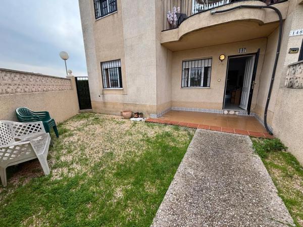 Dom szeregowy na sprzedaż w Calle Vicente Solano Ruiz, 22 , Torrevieja thumbnail 1