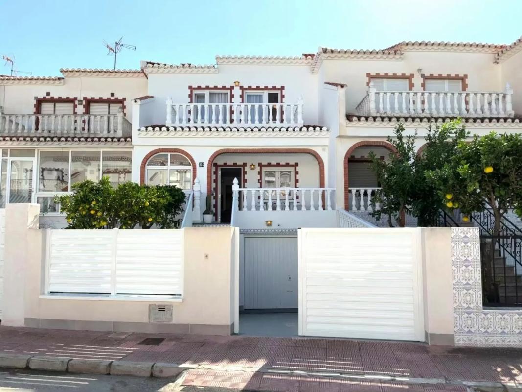 Продажа таунхауса в  Avenida de las Urracas s/n , Торревьеха photo 3