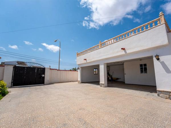 Chalet wolnostojący na sprzedaż w Barrio La Siesta - El Salado - Torreta, Torrevieja thumbnail 1