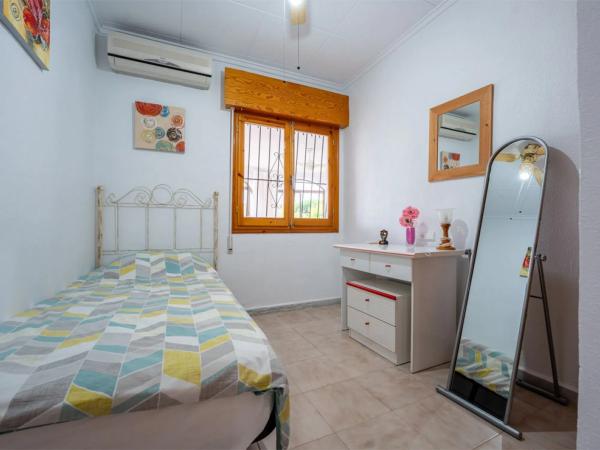 Chalet wolnostojący na sprzedaż w Barrio La Siesta - El Salado - Torreta, Torrevieja thumbnail 2
