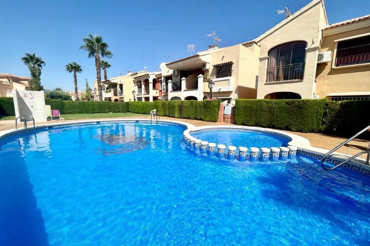 Duplex sale in Calle otoño s/n, Torrevieja photo 2
