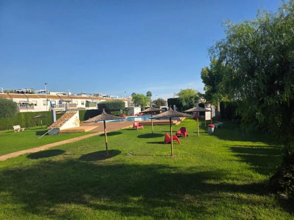 Chalet adosado en venta en UR JARDIN DEL MAR X, 1 , Torrevieja thumbnail 1