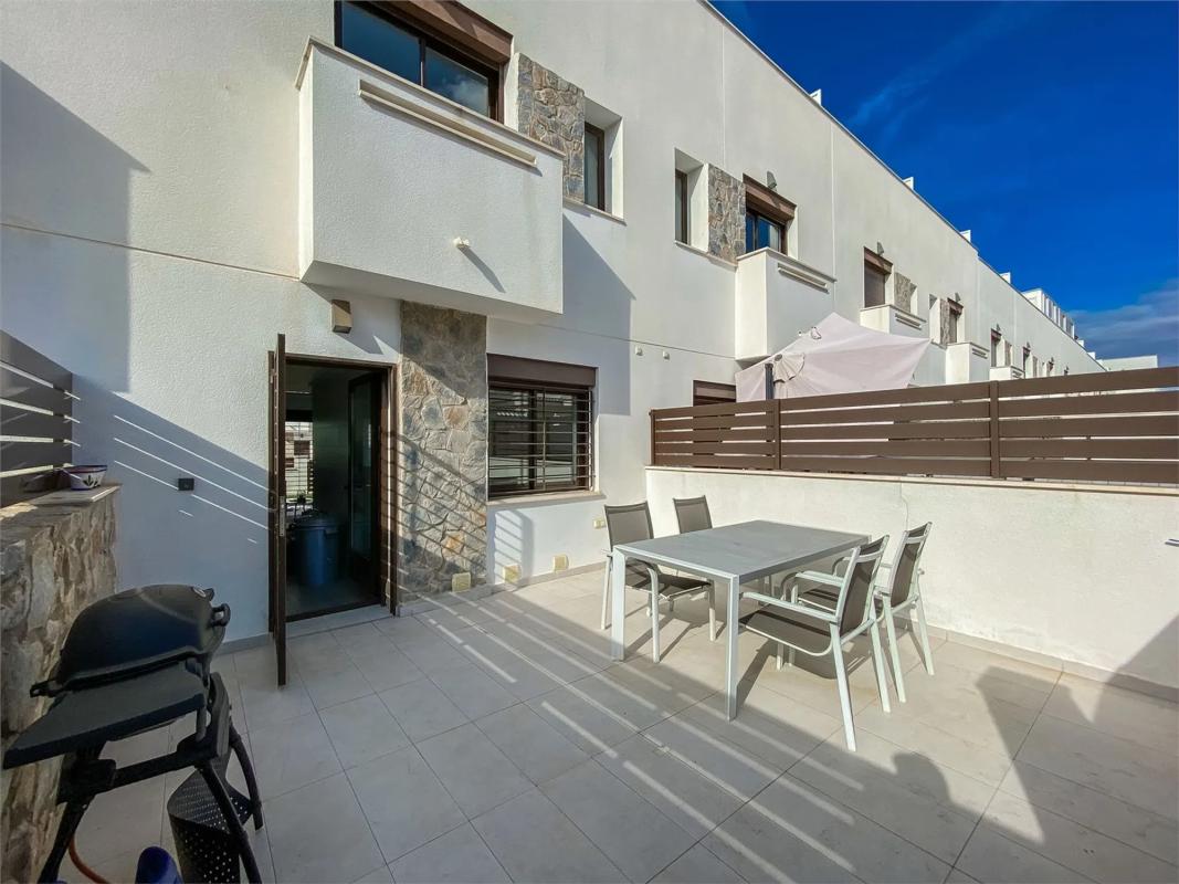 Sale of townhouse in  Avenida Ramón del Valle Inclán - Torreta , Torrevieja photo 3