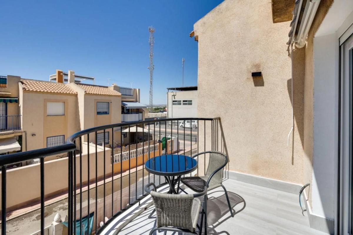Duplex sale in Calle Vicente Solano Ruiz, 3, Torrevieja photo 4