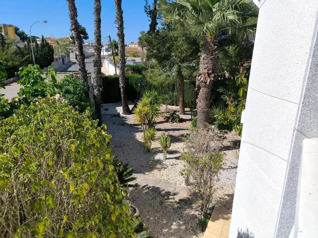 Venta de chalet independiente en Calle Flecha, Torrevieja
photo 1