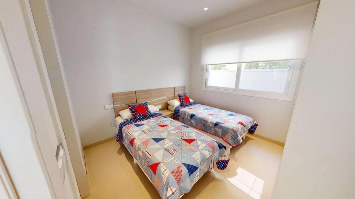 Venta de chalet independiente en Avenida Ramón del Valle Inclán - Torreta, 8, Torrevieja
photo 3