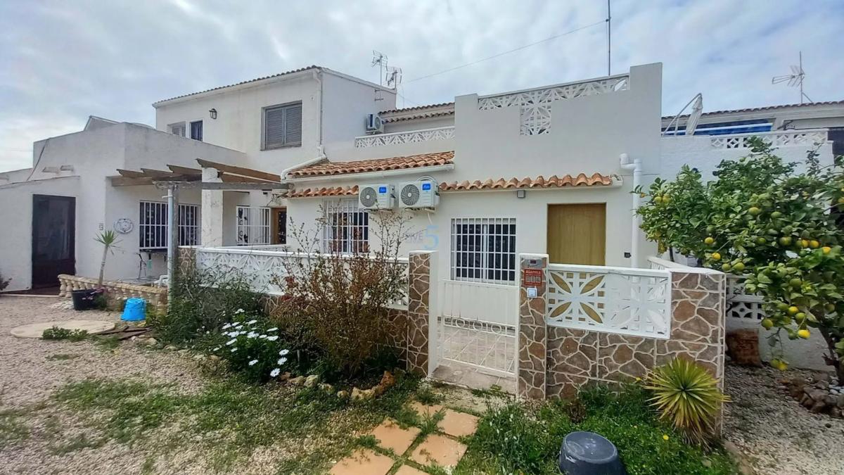 Venta de chalet independiente en Barrio La Siesta - El Salado - Torreta, Torrevieja
photo 1