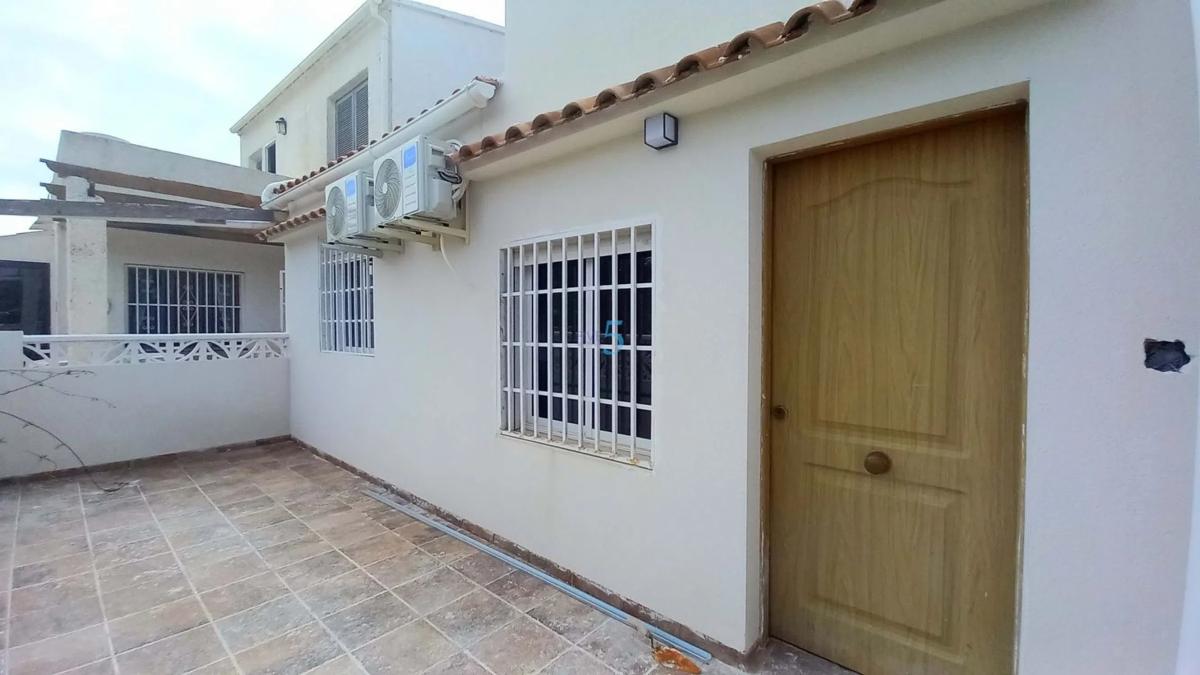 Venta de chalet independiente en Barrio La Siesta - El Salado - Torreta, Torrevieja
photo 2