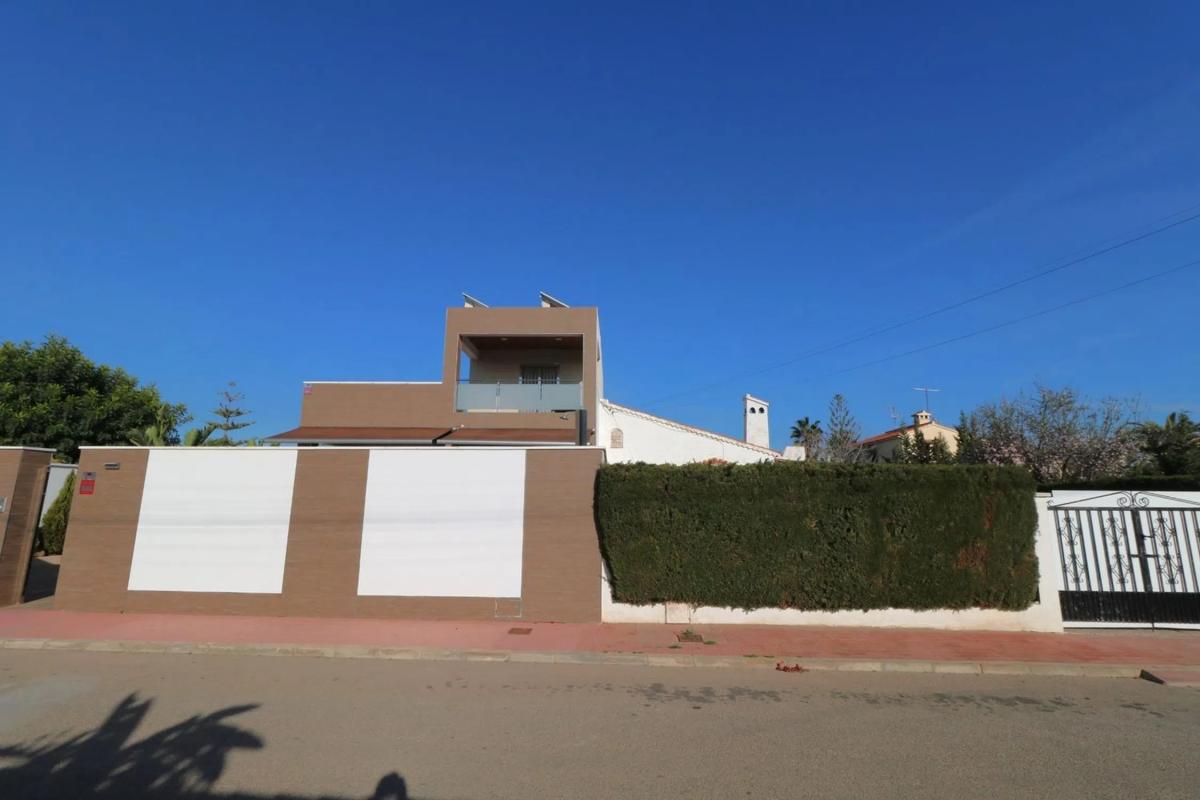 Venta de chalet independiente en Barrio La Siesta - El Salado - Torreta, Torrevieja
photo 1