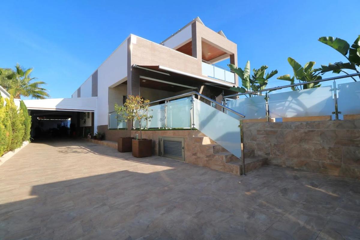 Venta de chalet independiente en Barrio La Siesta - El Salado - Torreta, Torrevieja
photo 3